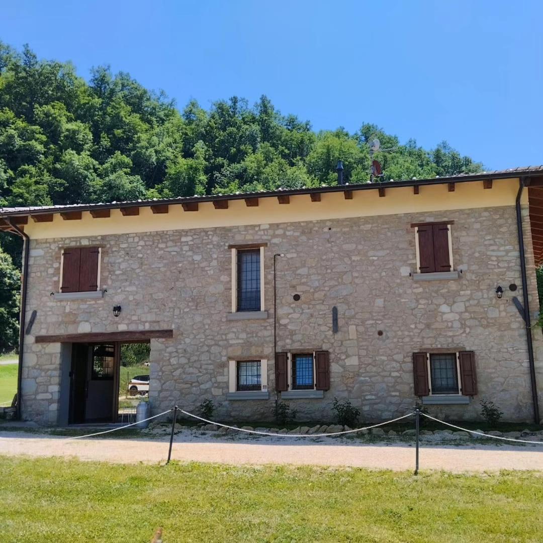Borgo Doccia 905 Bed & Breakfast Montese Exterior photo